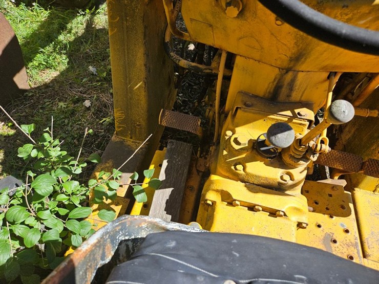 #2532-•-massey-ferguson-80b-loader-tractor-image-22