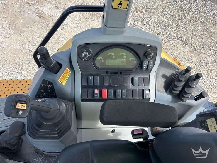 2017-caterpillar-420f2-it-image-36
