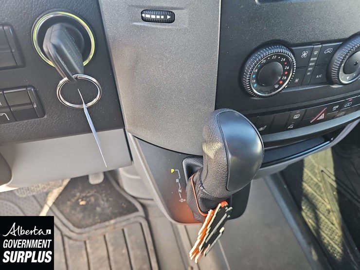 2012-mercedes-benz-sprinter-2500-image-21