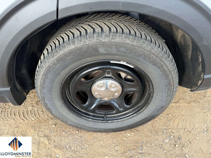 2021-ford-explorer-image-10