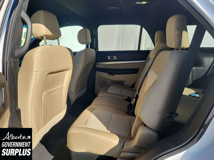 2017-ford-explorer-image-14
