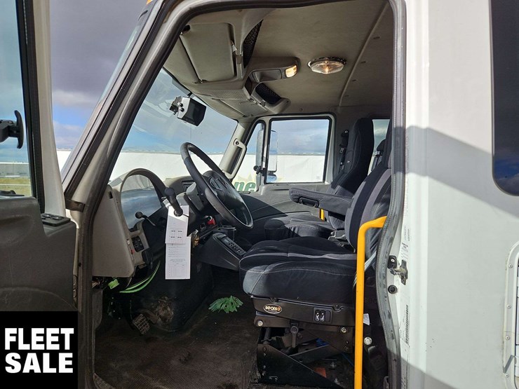 2015-international-durastar-4400-image-10