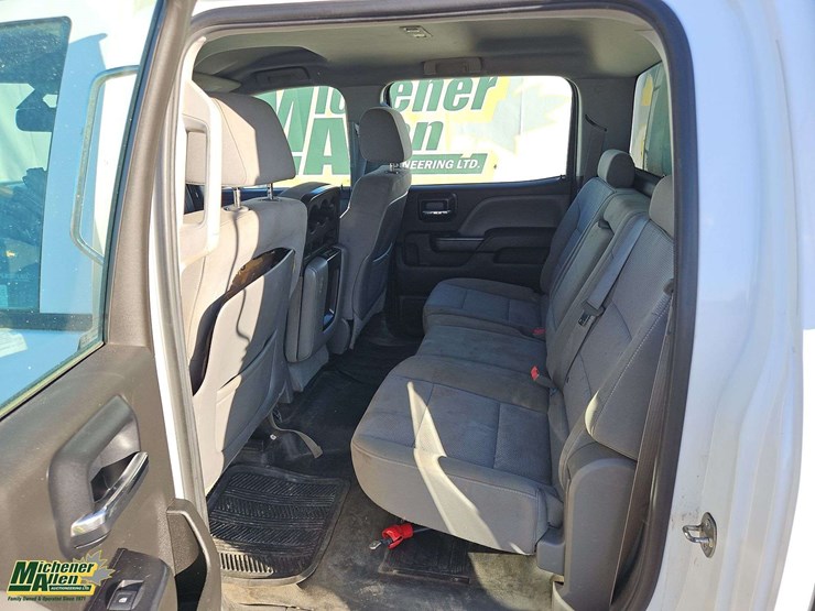2015-chevrolet-silverado-2500hd-image-14