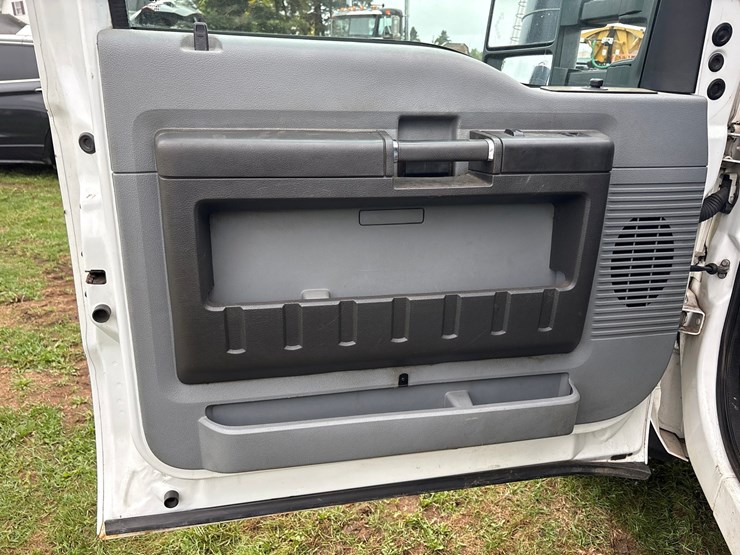 2015-ford-f550-image-57