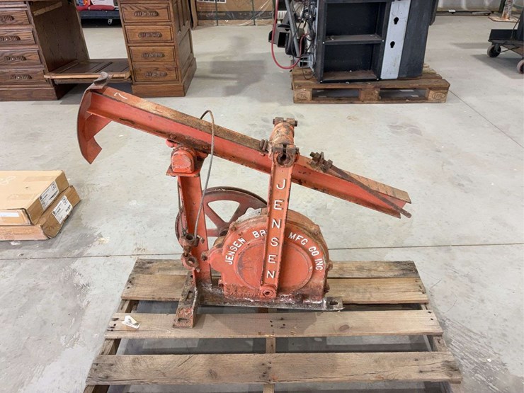 antique-pump-jack-image-3