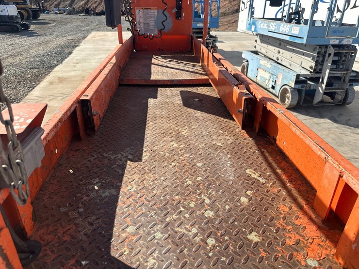2016-jlg-2032es-image-17