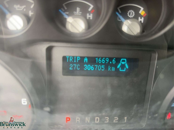 2012-ford-f550-xl-image-23