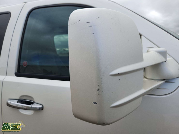2014-gmc-yukon-xl-denali-image-43