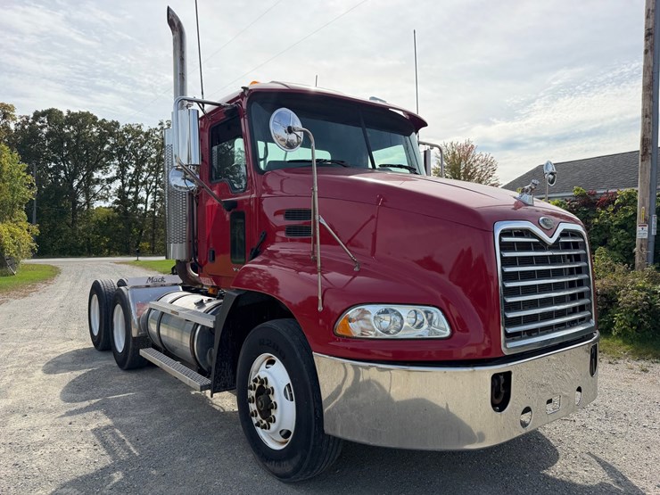 #1625-•-2006-mack-vision-cxn613-day-cab-image-7