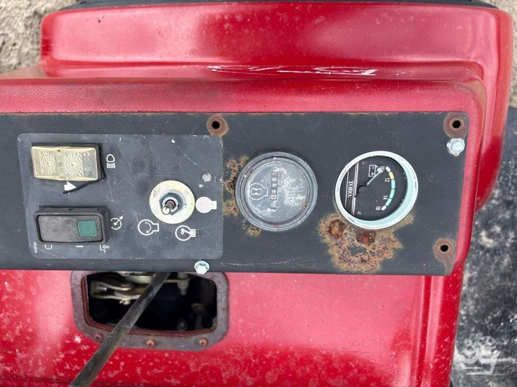 2010-toro-multi-pro-1750-175-gallon-low-profile-turf-sprayer-image-7