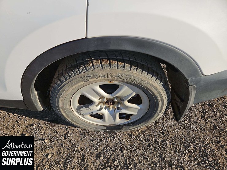 2015-toyota-rav4-le-image-10