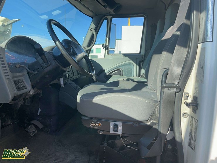 2005-international-durastar-4300-image-13