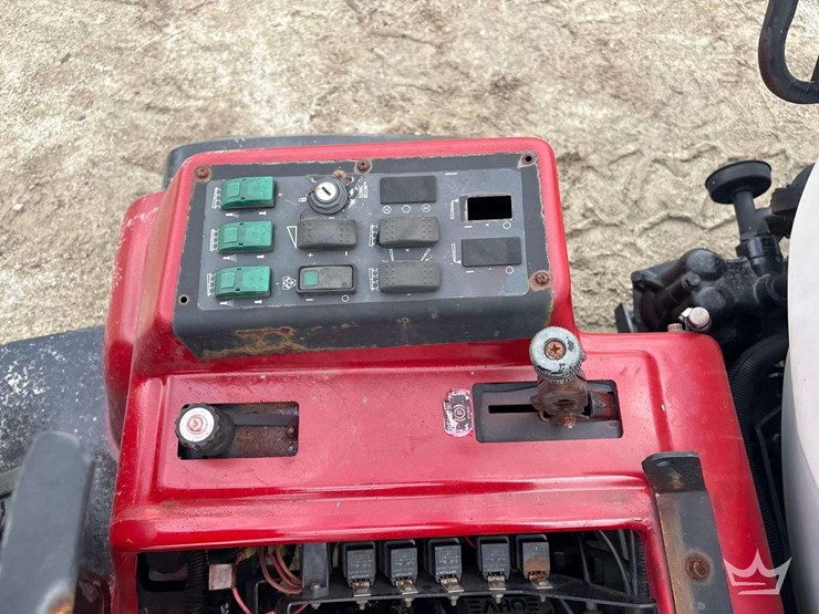 2010-toro-multi-pro-1750-175-gallon-low-profile-turf-sprayer-image-10