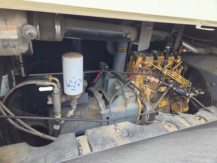 2016-caterpillar-c2.2-image-11