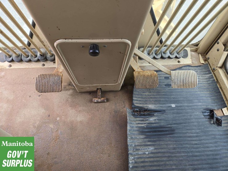 2004-caterpillar-140h-image-25