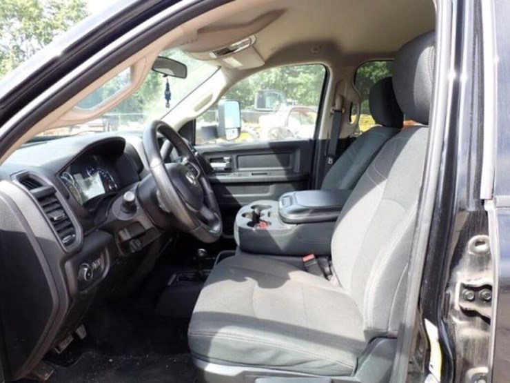 2019-dodge-ram-3500-image-24