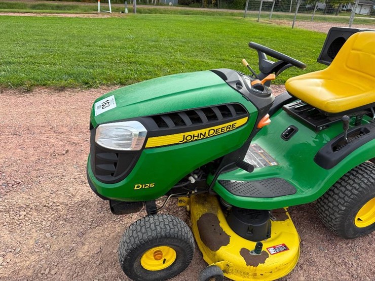 2014-john-deere-d125-image-11
