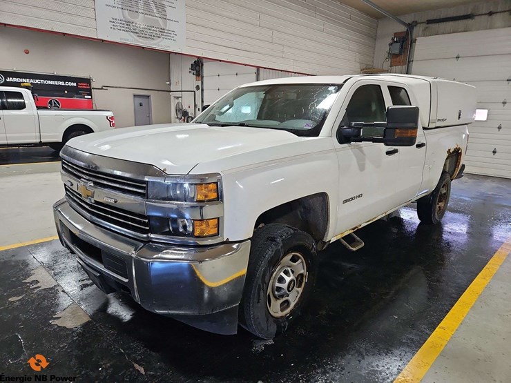 2015-chevrolet-silverado-2500hd-image-1