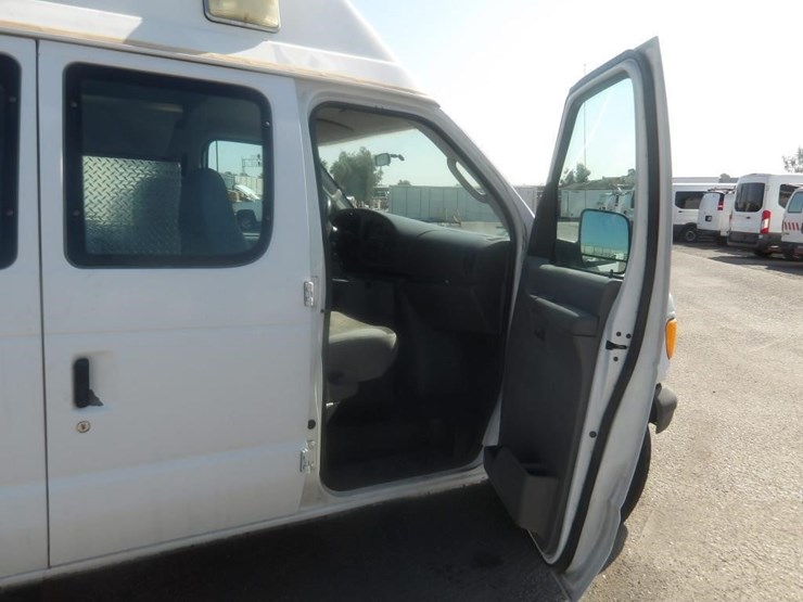 2003-utility-van-image-15