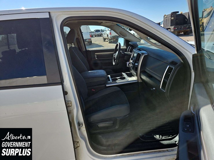 2014-dodge-1500-image-17