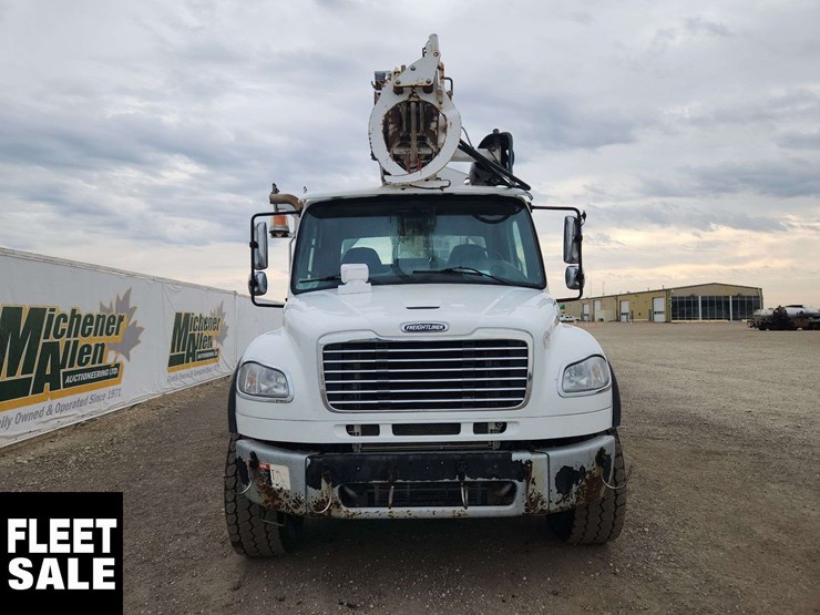 2014-freightliner-m2-106-image-8