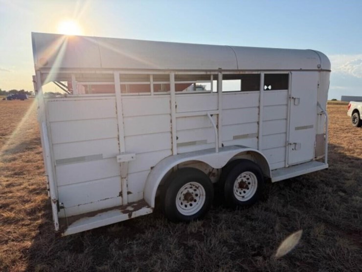 2017-w-w-livestock-trailer-image-15
