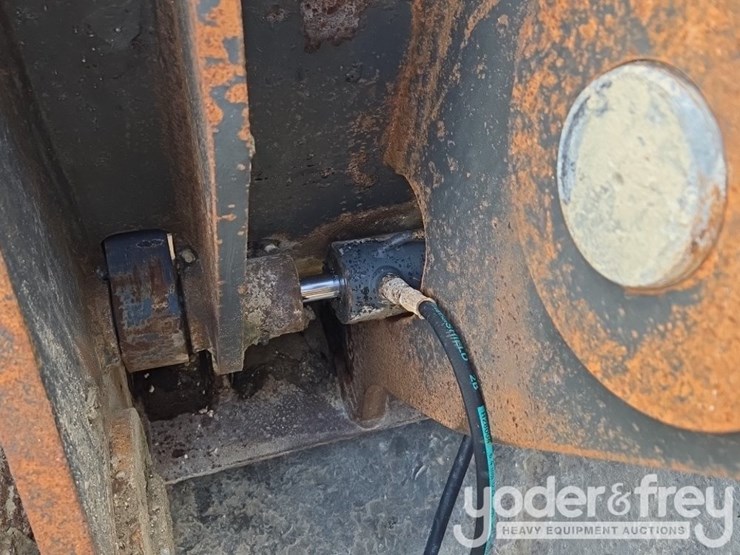 2019-deere-744k-image-20