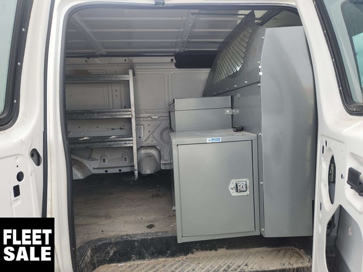 2010-ford-cargo-image-23