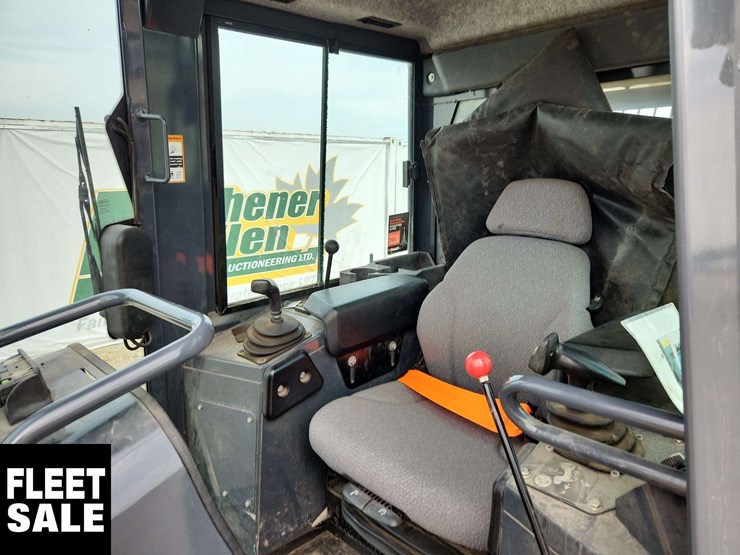 2016-deere-450j-image-11
