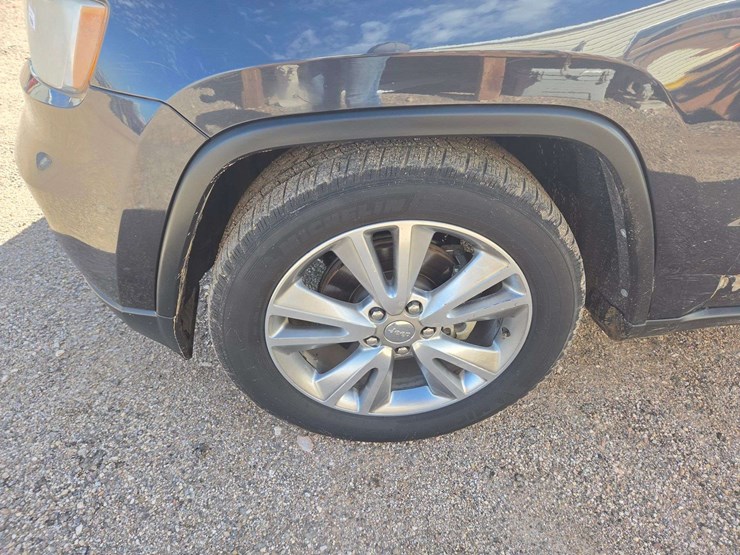 2013-jeep-grand-cherokee-laredo-image-25