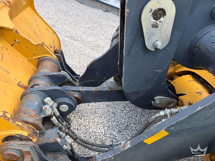 2022-john-deere-524-image-17
