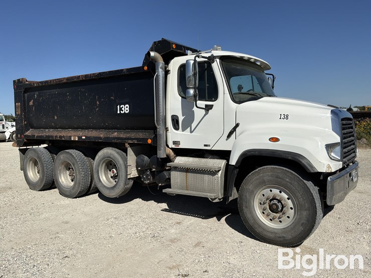 2013-freightliner-114sd-image-3