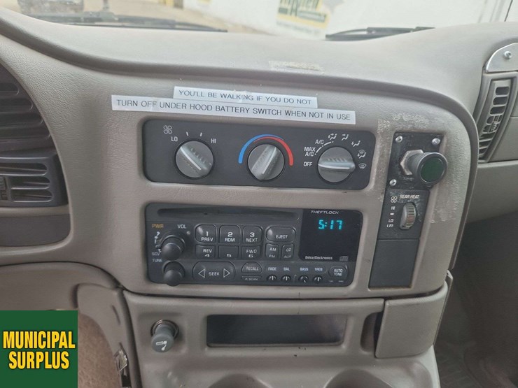 2004-gmc-safari-image-12