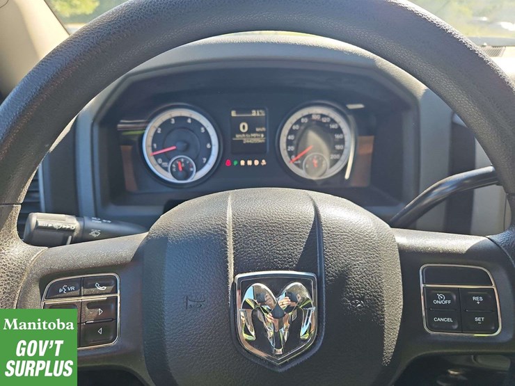 2015-dodge-1500-image-25