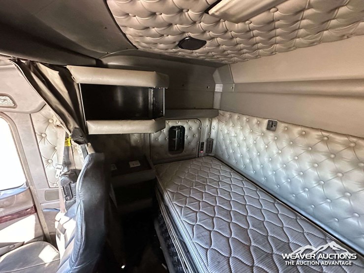 2011-kenworth-t800-image-29