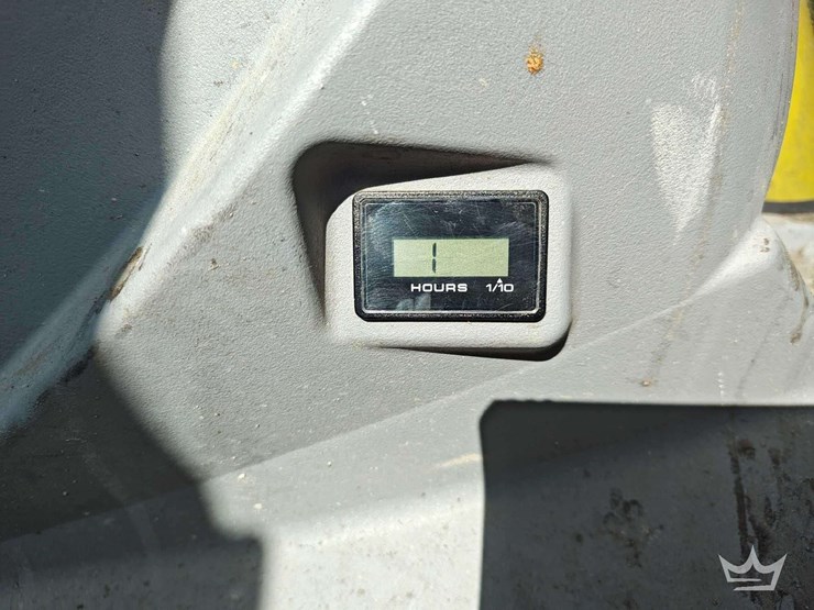 2023-kobelco-sk140sr-lc-7-image-26
