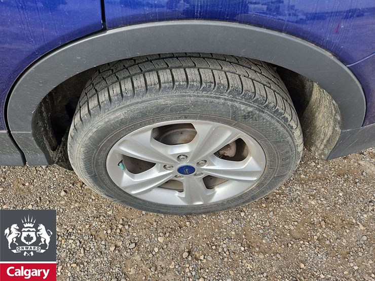 2015-ford-escape-se-image-12