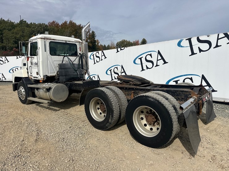 2000-mack-ch613-image-3