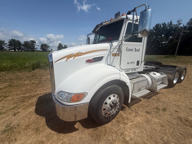 2012-peterbilt-384-image-9