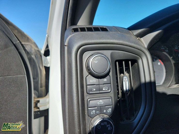 2019-chevrolet-silverado-1500-image-17