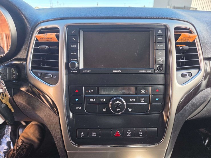 2013-jeep-grand-cherokee-laredo-image-17