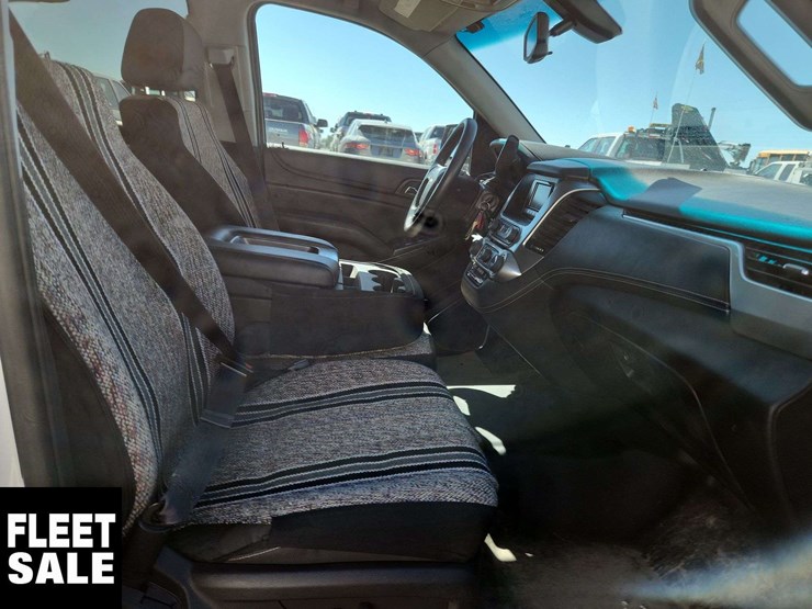 2015-chevrolet-suburban-image-18