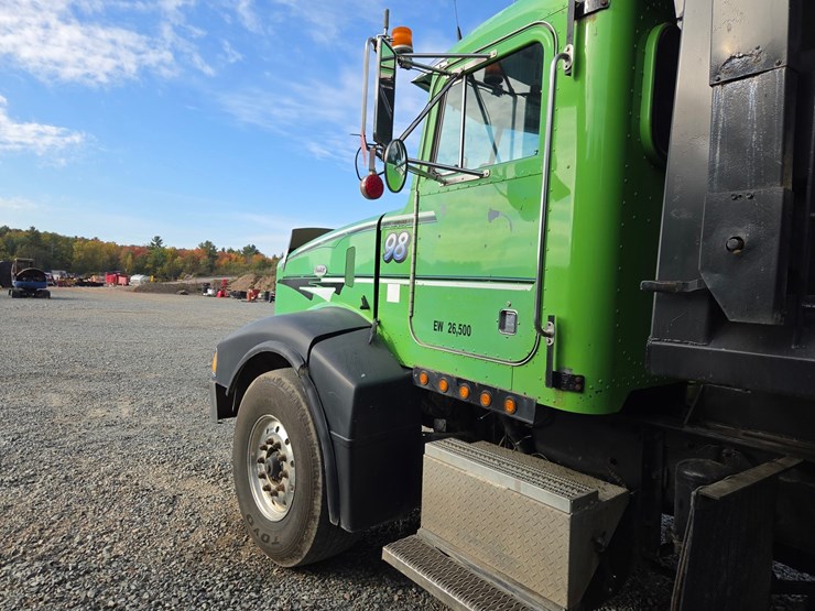 1998-peterbilt-377-image-17