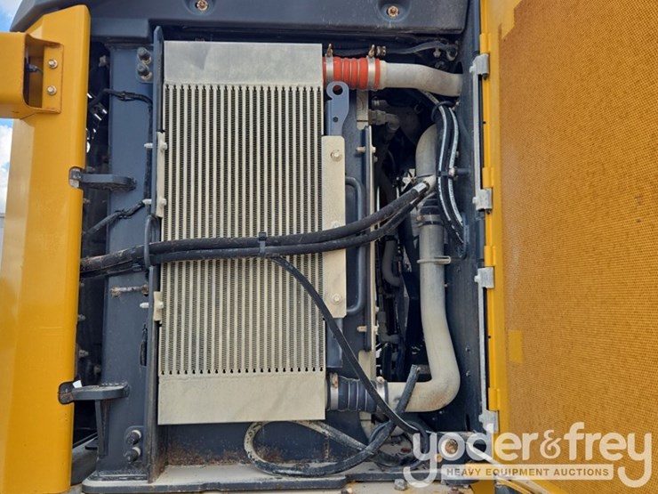 2019-deere-744k-image-47