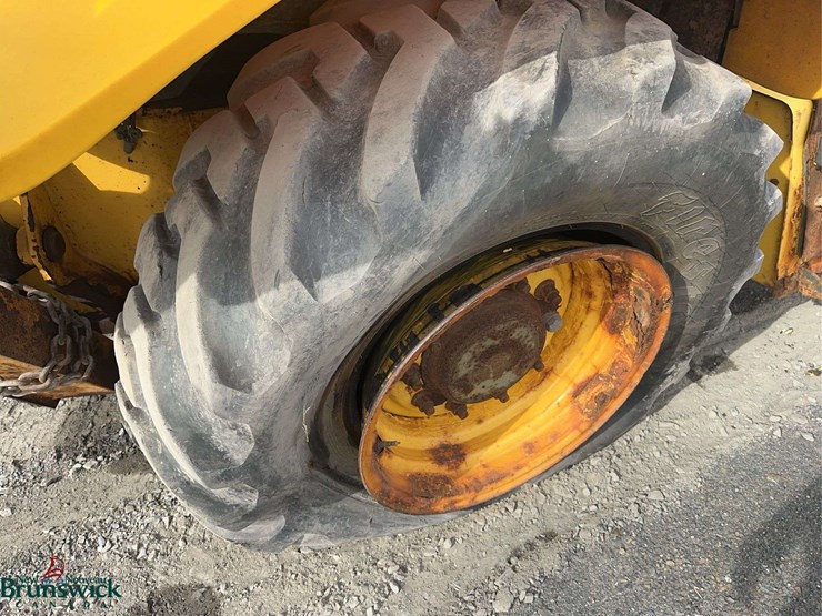 new-holland-b95b-image-10