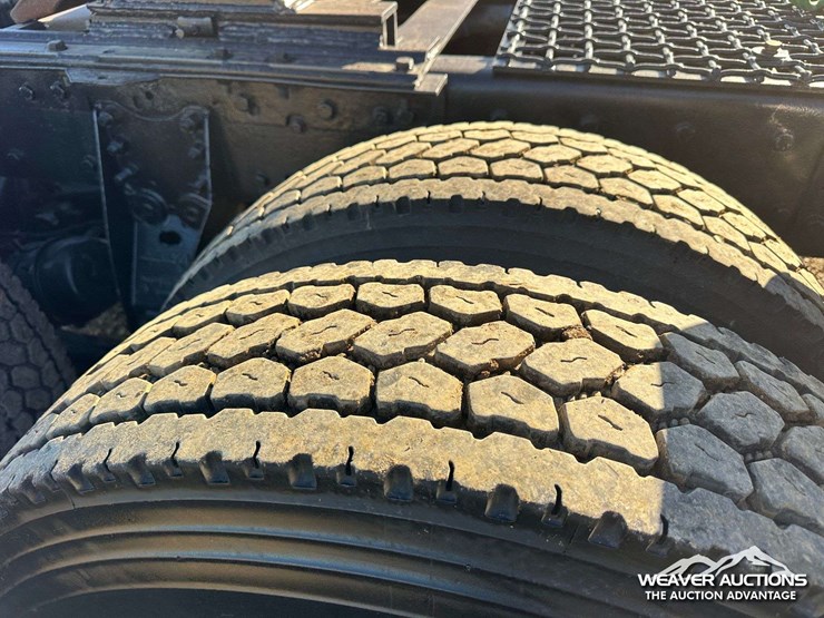 2011-kenworth-t800-image-61