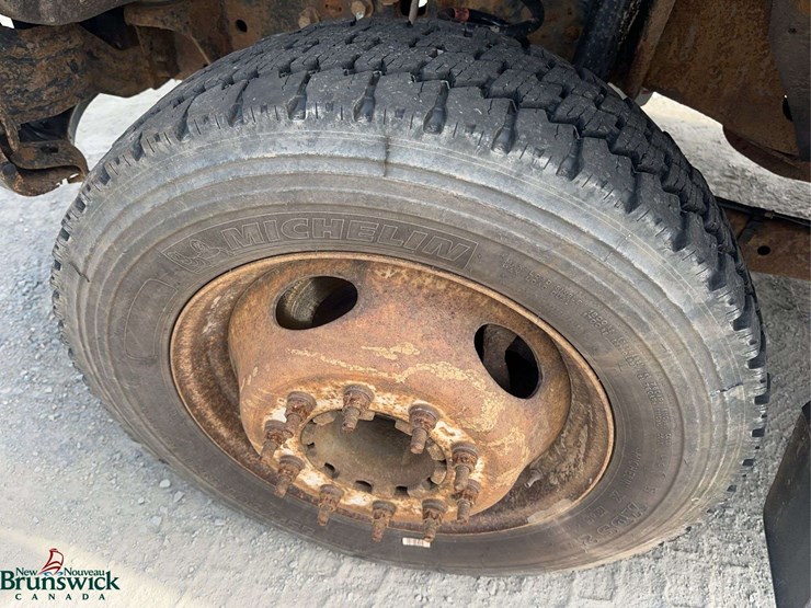 2012-ford-f550-xl-image-9