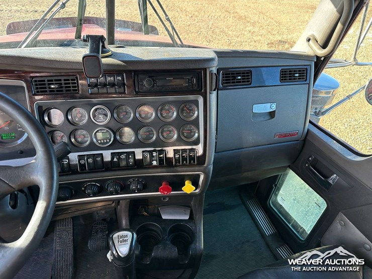 2011-kenworth-t800-image-13