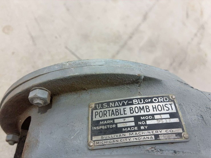 navy-portable-bomb-hoist-image-6