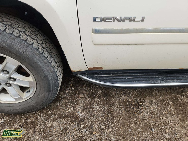 2014-gmc-yukon-xl-denali-image-40